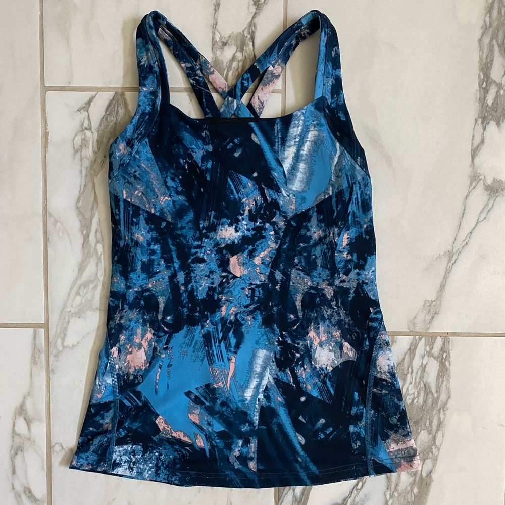 Lucy active top